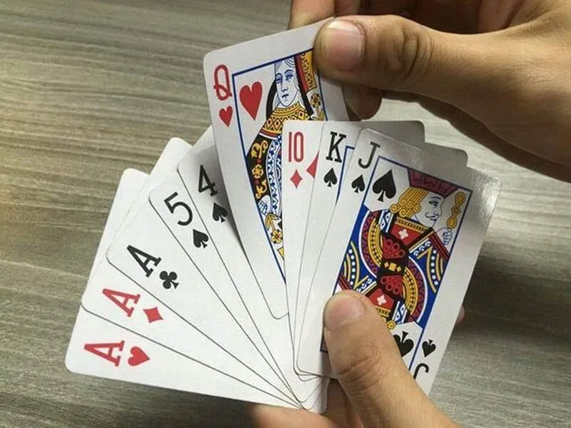 Những lá bài chung là điều quan trọng trong trò chơi